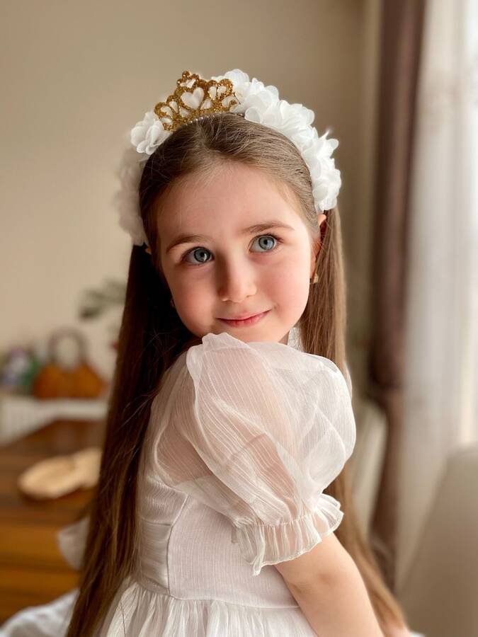 Tracc - Beyaz Tül Çiçekli Prenses Figürlü Kumaş Kaplama Taç (1)