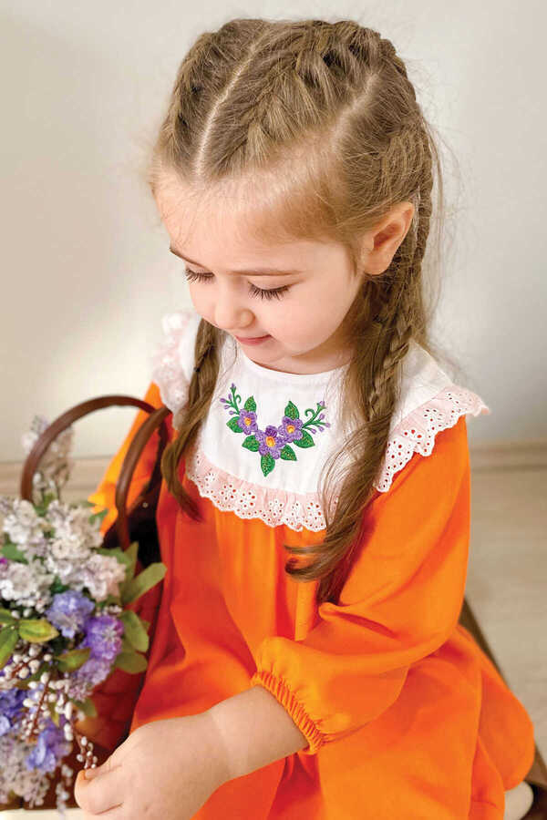 Çiçek Nakışlı Turuncu Pamuklu Kız Çocuk Elbise