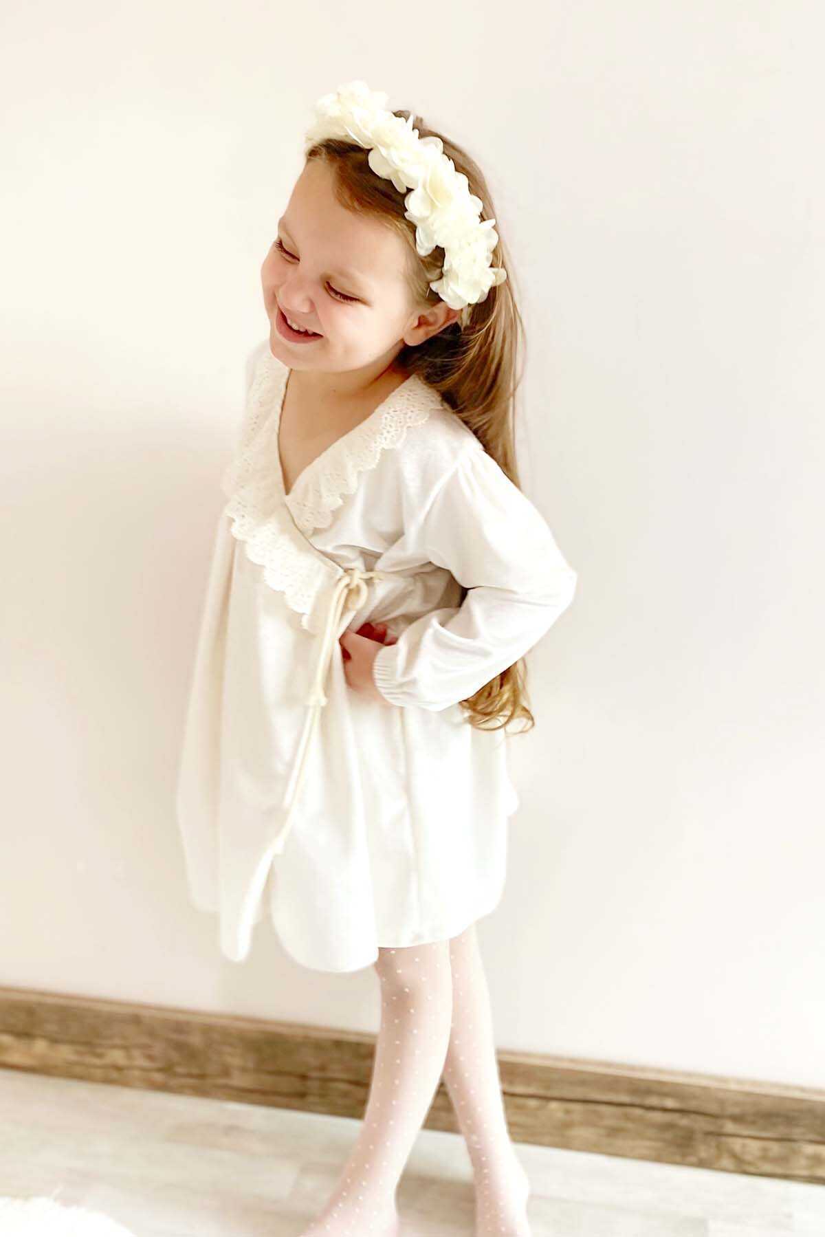 Dantel Detaylı Beyaz Simli Esnek Kadife Kız Çocuk Elbise