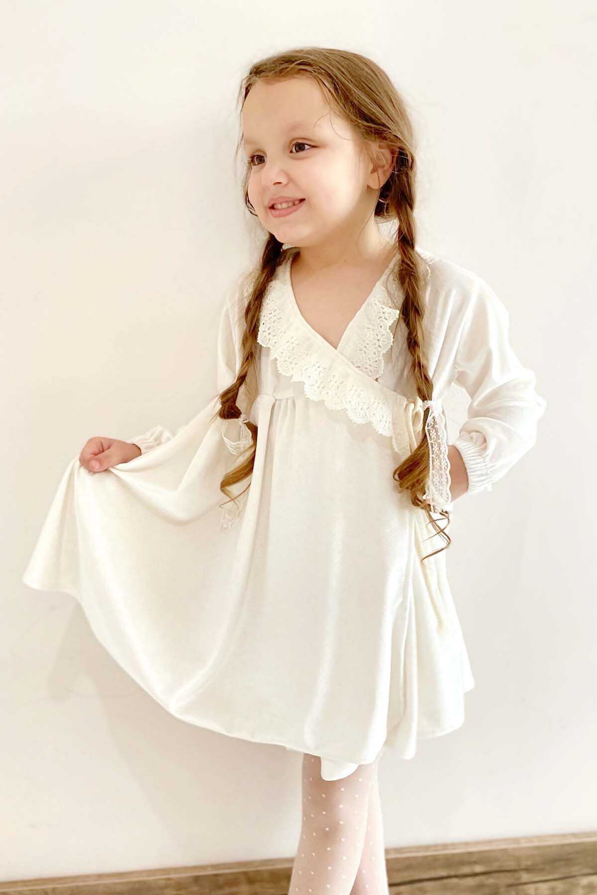 Dantel Detaylı Beyaz Simli Esnek Kadife Kız Çocuk Elbise