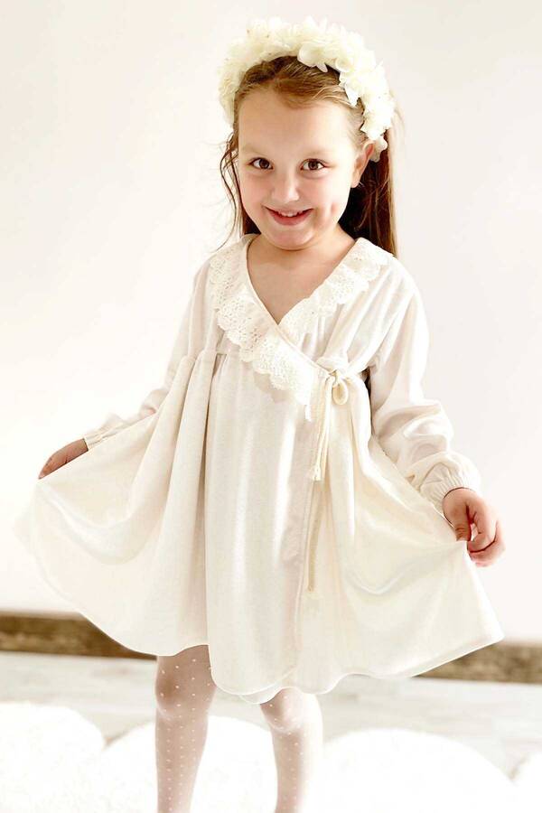 FW21 - Dantel Detaylı Beyaz Simli Esnek Kadife Kız Çocuk Elbise
