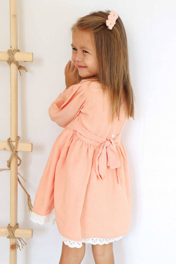 FW21 - Dantel Detaylı Nakışlı Somon Kız Çocuk Elbise (1)