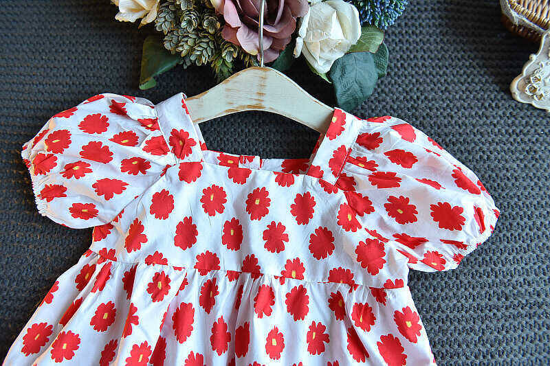 Kırmızı Çiçek Desenli Beyaz Elbise - Thumbnail