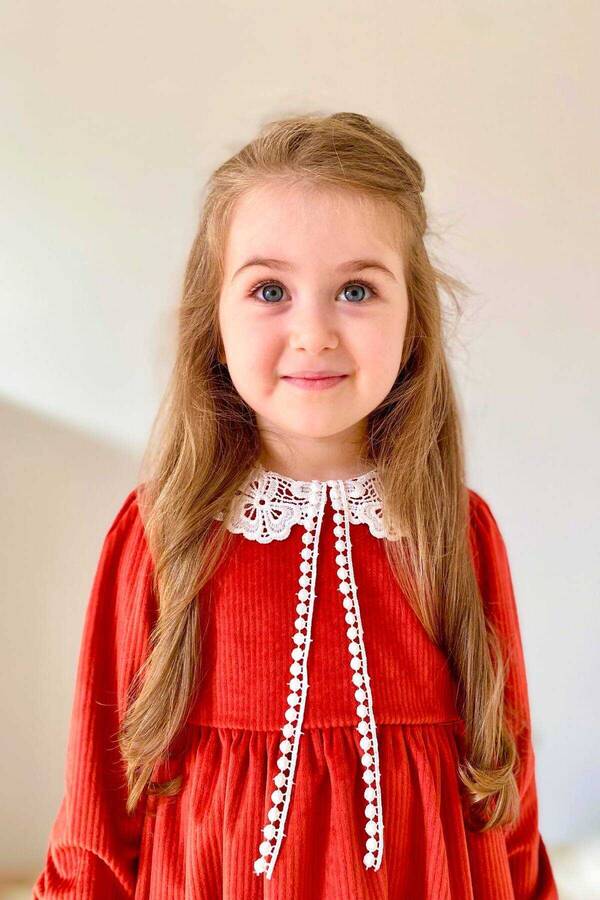FW22 - Kırmızı Fitilli Kadife Brode Yaka Kız Çocuk Elbise