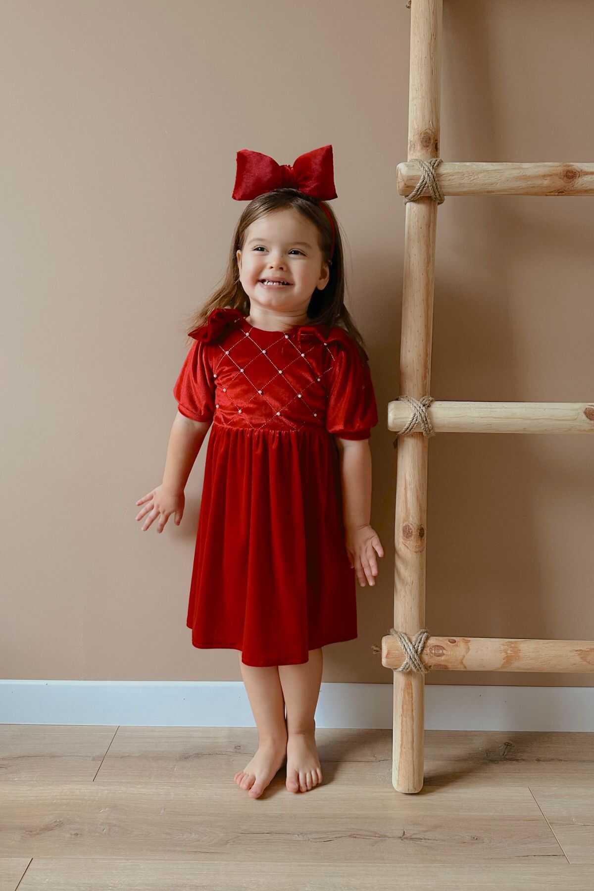 Kırmızı Kadife İnci Çakmalı Omzu Fiyonklu Kız Çocuk Elbise