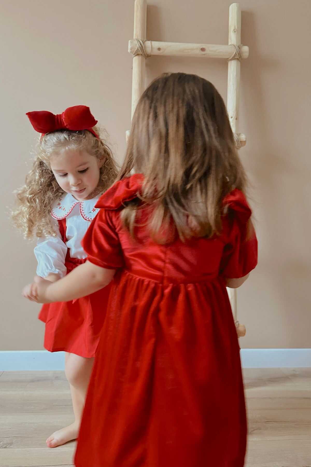 Kırmızı Kadife İnci Çakmalı Omzu Fiyonklu Kız Çocuk Elbise