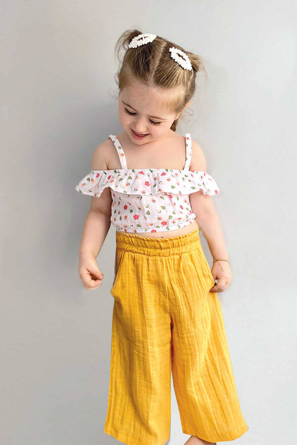 SSY22 - Çiçek Desenli Müslin Crop Bluz ve Sarı Pantolon 2'li Takım