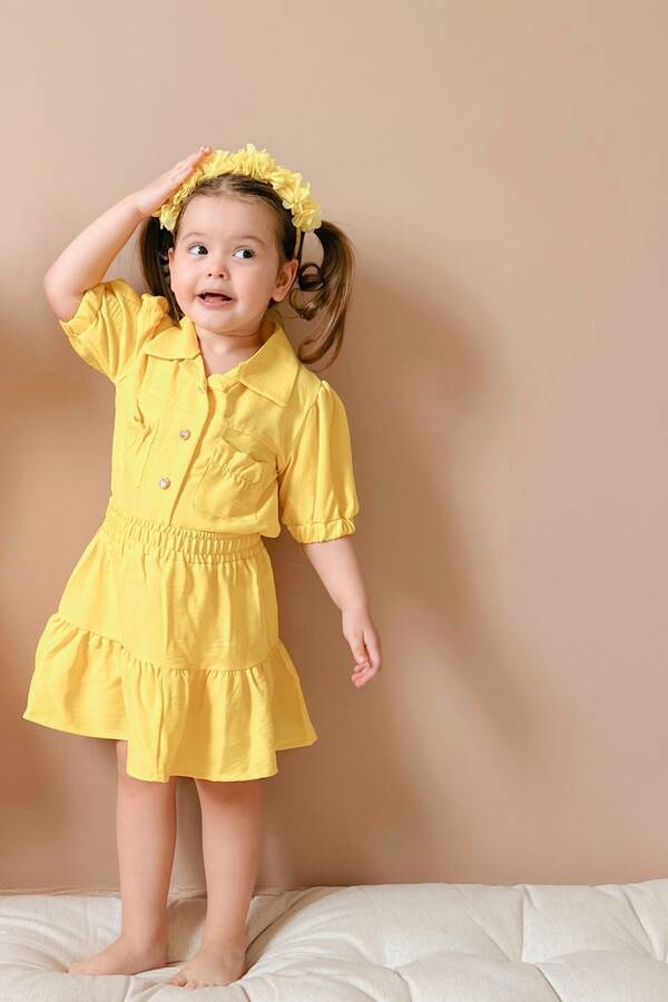ss23 - Limon Sarısı Keten Görünümlü Kız Çocuk Kısa Kol Gömlek Etek 2'li Takım (1)