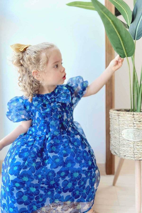SSY22 - Mavi Çiçek Desenli Balon Kol Fiyonklu Kısa Kol Kız Çocuk Organze Elbise (1)