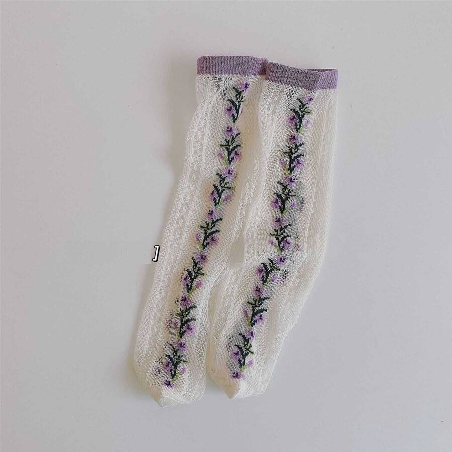 SUM211 - Mor Çiçek Detaylı Tül Çorap
