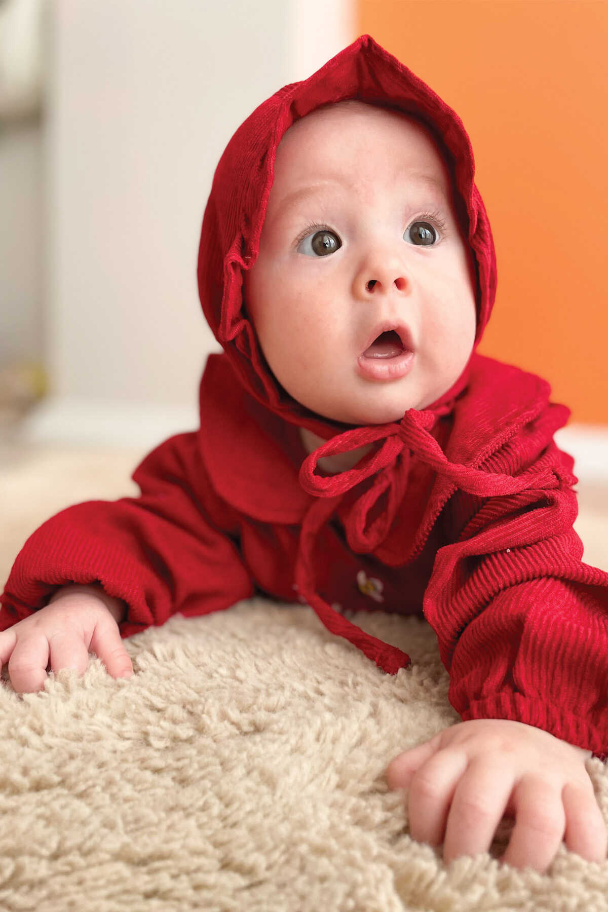 Nakış Detaylı Kırmızı Fitilli Kadife Bebek Tulum Ve Şapka 2′li Takım
