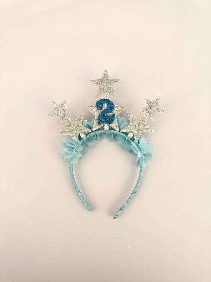 Tracc - Parlak Gümüş Yıldızlı Elsa Mavi Tül Çiçekli Kumaş Kaplama Simli Taç . Yaş Seçiniz