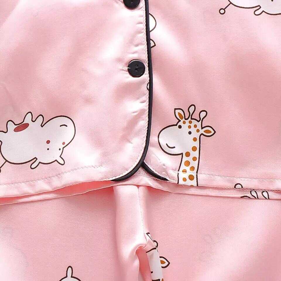 Pembe Kuzu Detaylı Saten Pijama Takımı