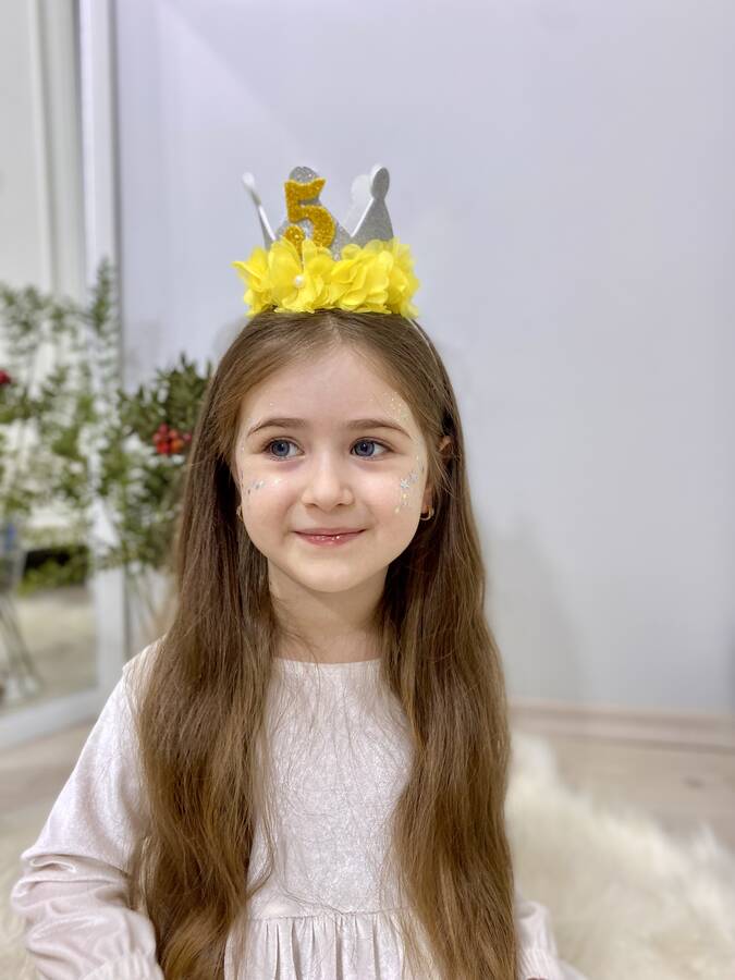Sarı Papatya Tül Çiçekli Simli Gümüş Kraliçe Doğum Günü Tacı Yaş Seçiniz. - Thumbnail