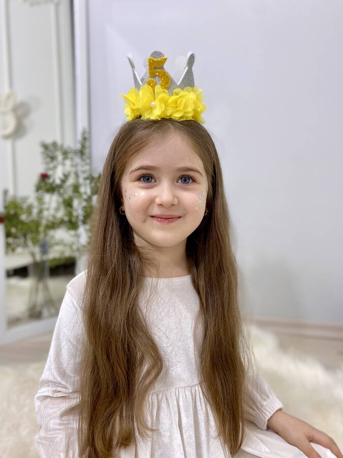 Sarı Papatya Tül Çiçekli Simli Gümüş Kraliçe Doğum Günü Tacı Yaş Seçiniz. - Thumbnail