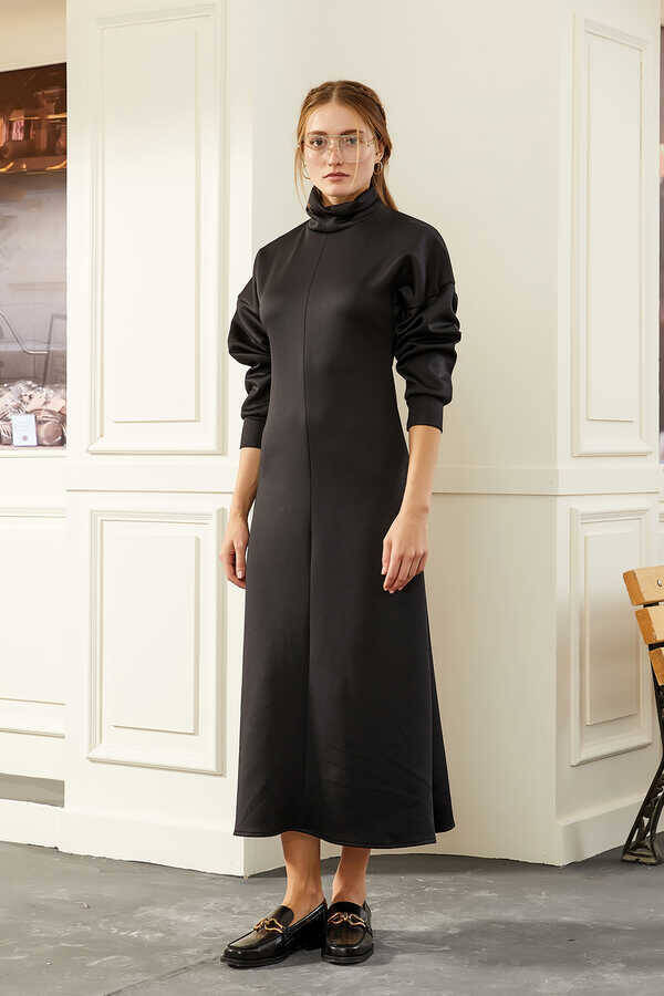 FW21-22 - Scuba Volanlı Siyah Maxi Kadın Elbise (1)