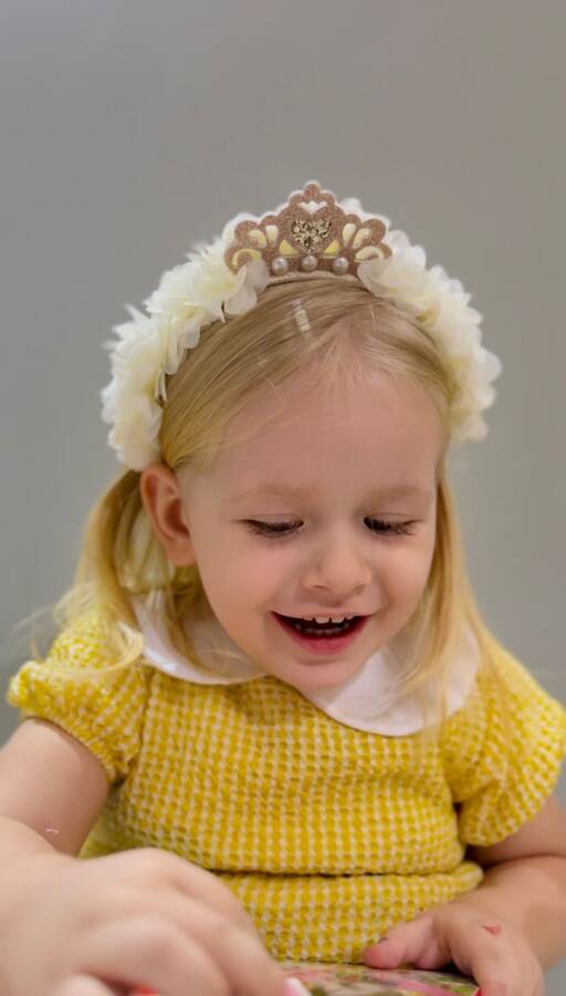 Simli Prenses Aksesuralı İnci Detaylı Kırık Beyaz Tül Çiçekli Kumaş Kaplama Taç - Thumbnail