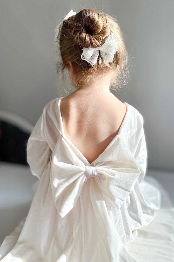 Sırtı Fiyonk Detaylı Simli Parlak Beyaz Kadife Kız Çocuk Elbise - Thumbnail