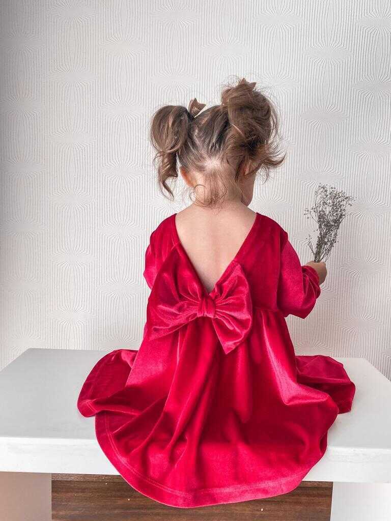 Sırtı Fiyonk Detaylı Simli Parlak Kırmızı Kadife Kız Çocuk Elbise